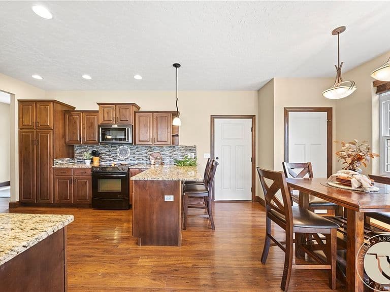 2055 Saddleback Dr photo 4