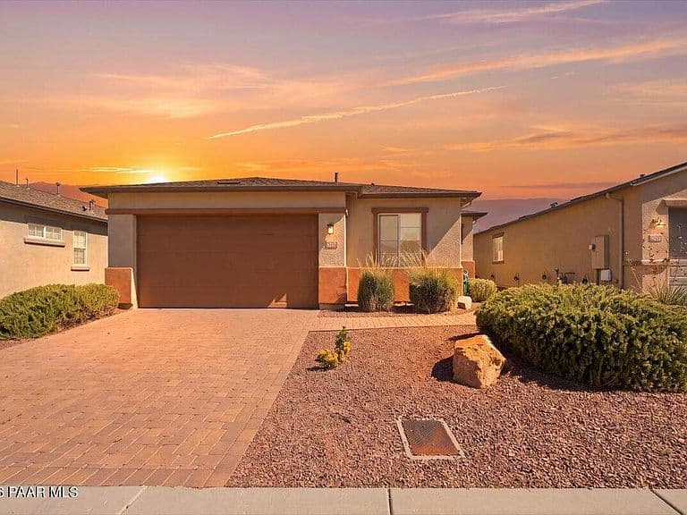 6217 Goldfinch Dr photo 1