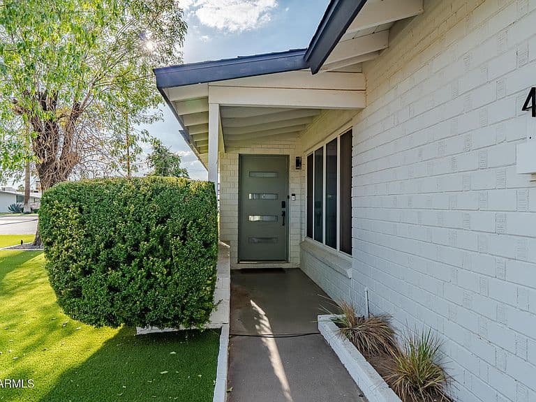 4608 E WILSHIRE Drive photo 4