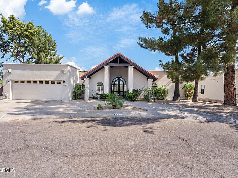 8361 E San Rafael Dr photo 2