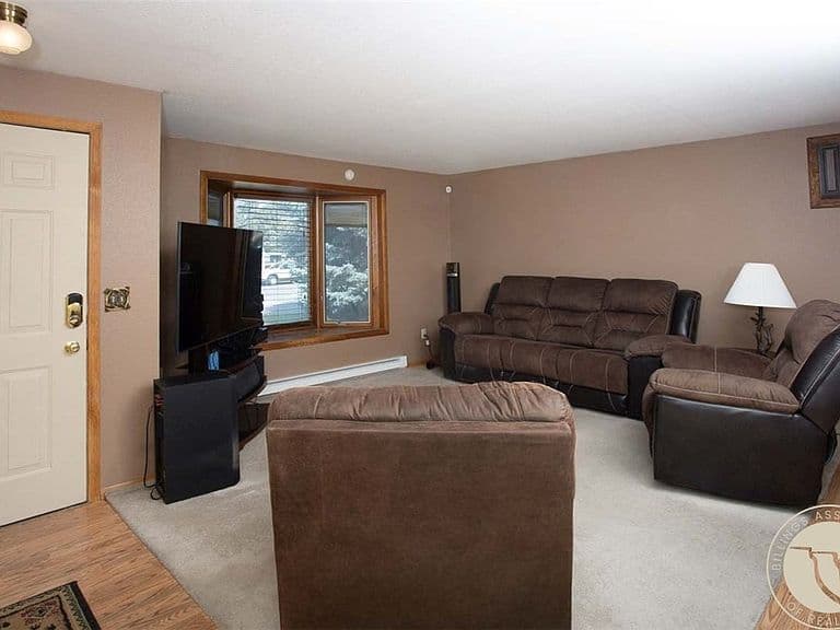 587 Chokecherry Pl photo 2