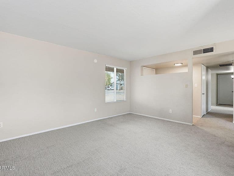 1323 W MORROW Drive photo 4