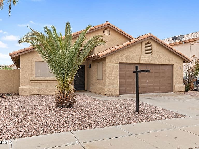 15645 W HILTON Avenue photo 2