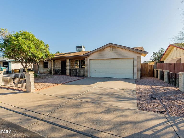 1041 E Garnet Ave photo 5