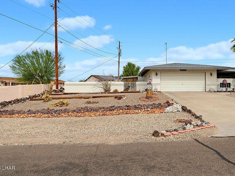 2671 Inverness Dr photo 4