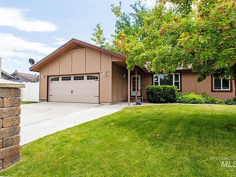 2572 Navajo Cir photo 4