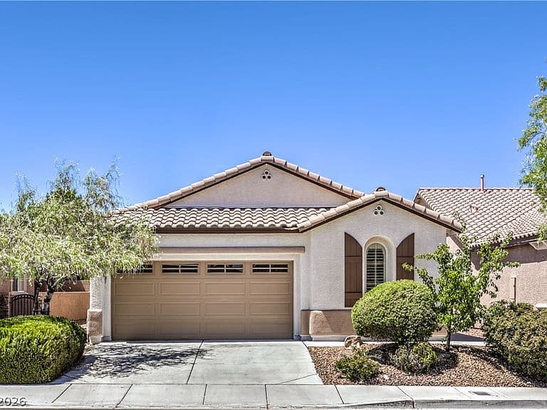 1061 Ambrosia Dr photo 4
