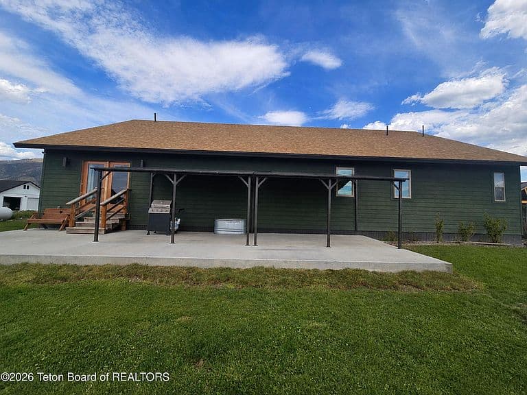 420 E Circle Dr photo 5