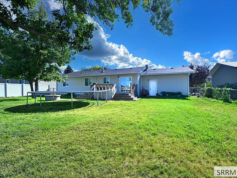 310 Tie Breaker Dr photo 3