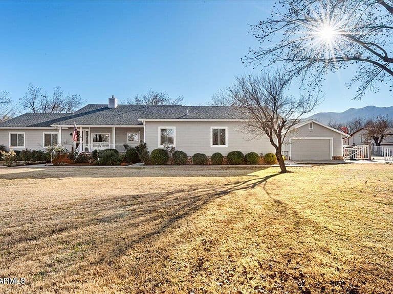 327 E QUARTERHORSE Lane E photo 4
