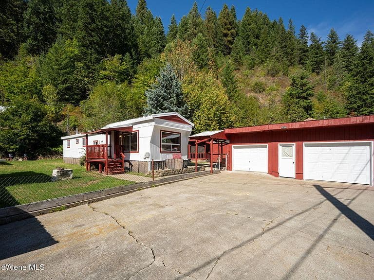 153 Burke Rd photo 4