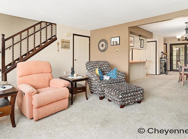 338 Manewal Dr photo 5