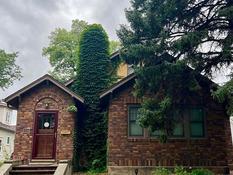 333 N Grand Ave photo 3