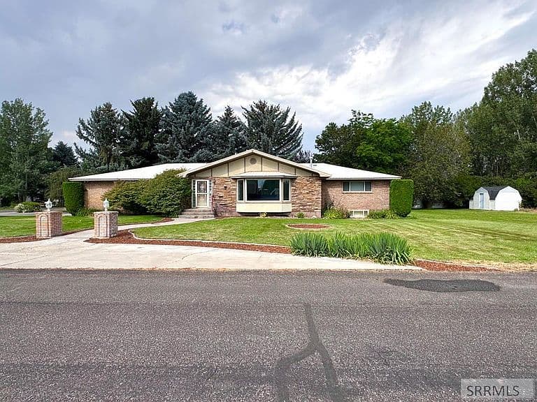 3839 E 12 N photo 1