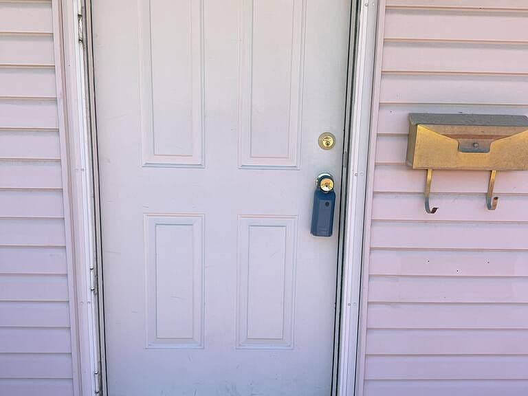 1280 Cathryn Ave photo 2