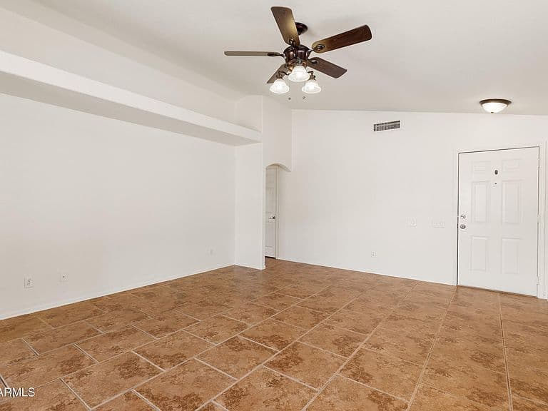 16023 S 40th Way photo 5