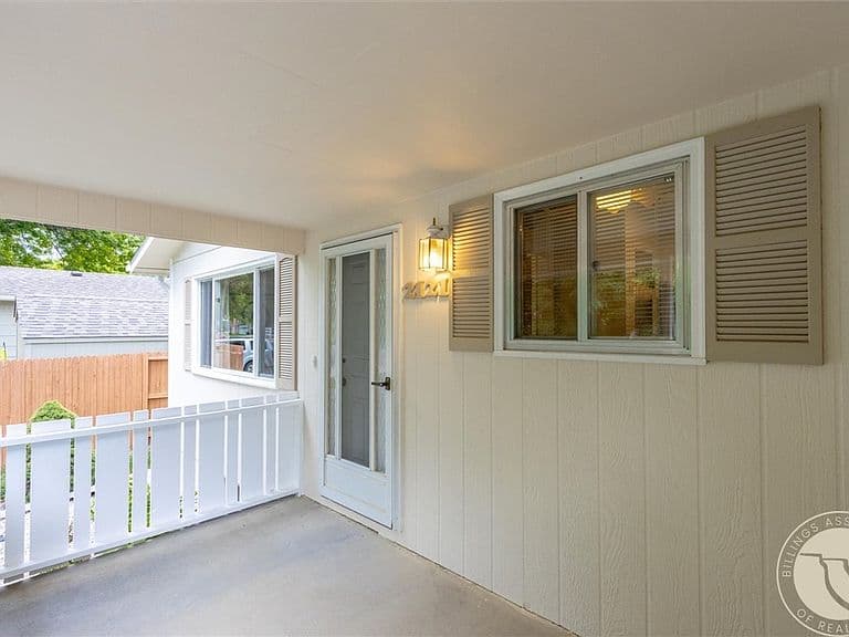 2121 Green Valley Dr photo 3