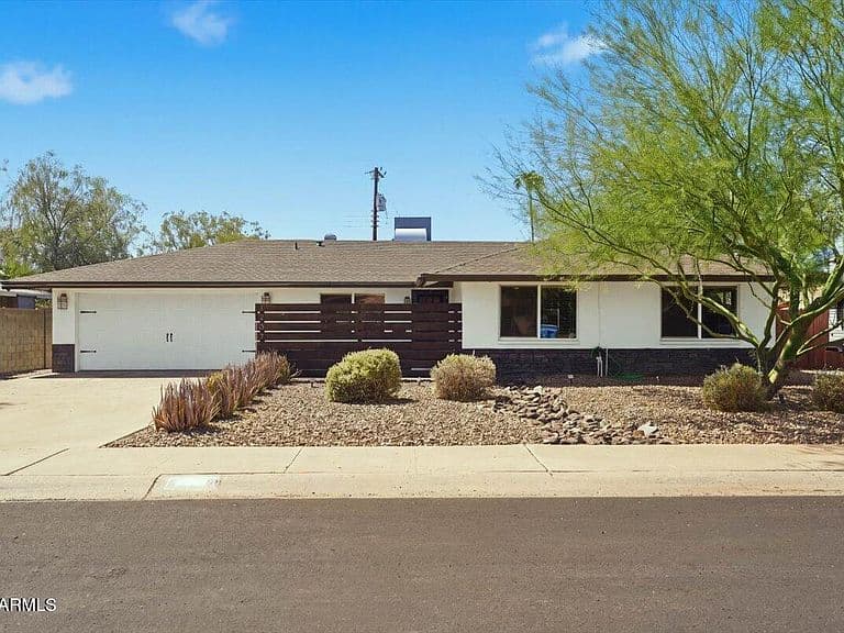 1209 W MEDLOCK Drive photo 2
