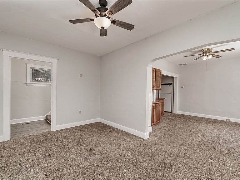413 Birch Ave photo 4
