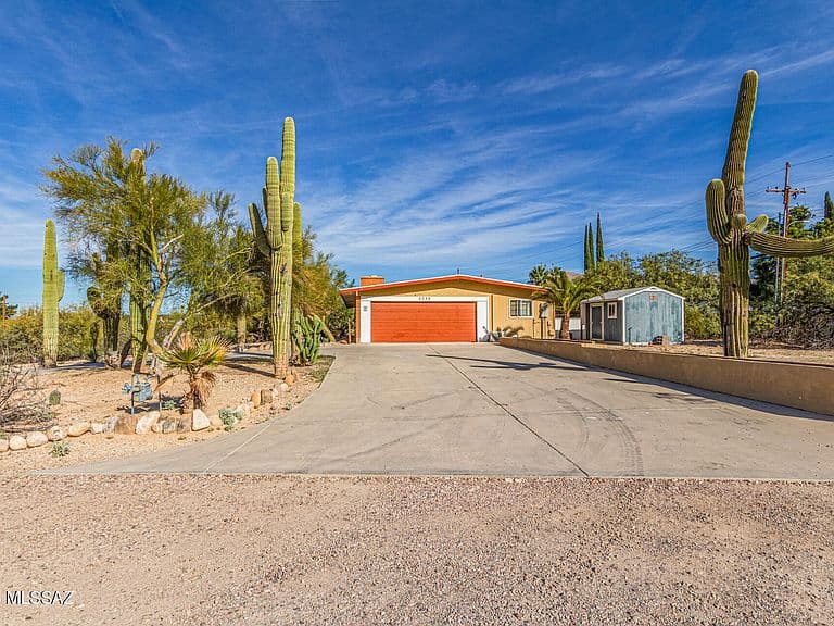 5736 N Bonita Dr photo 1