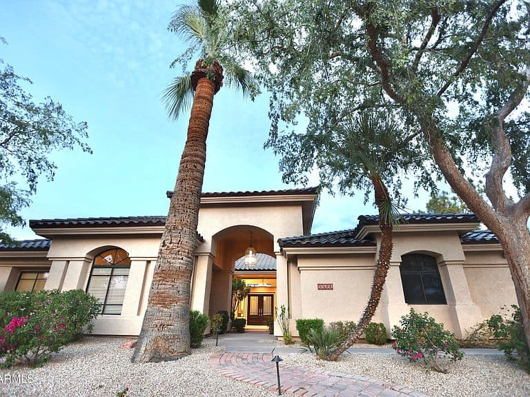10923 E BELLA VISTA Drive photo 1
