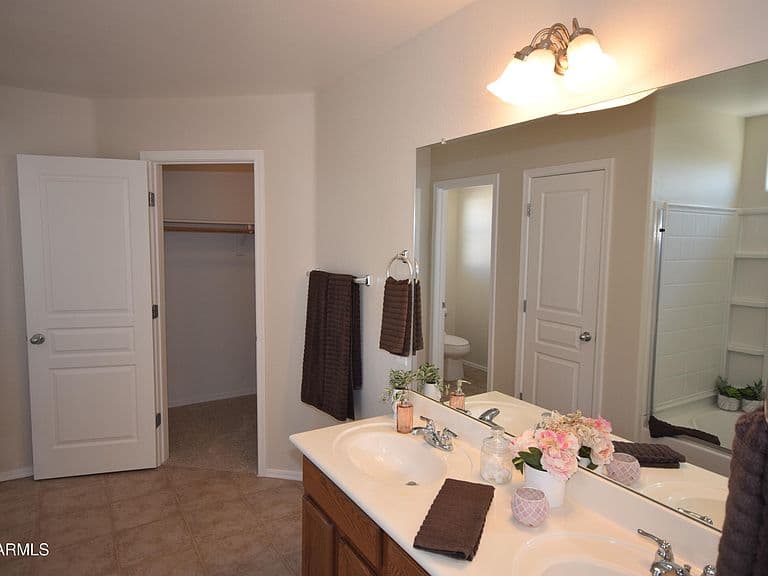 1079 E COUNTRY CROSSING Way photo 5