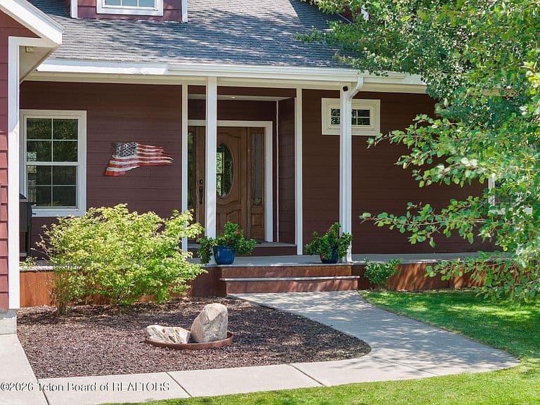 8841 Aurora Dr photo 4