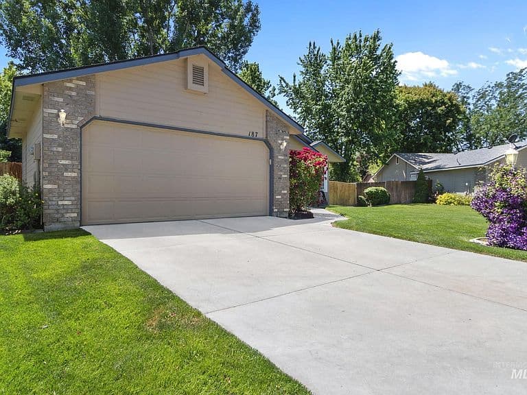 187 W Chrisfield Dr photo 2