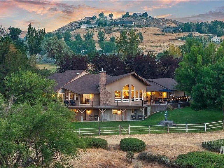 1290 Quail Hollow photo 1
