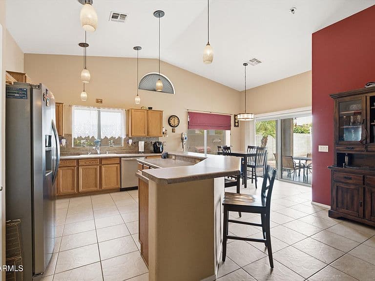 14586 W CROCUS Drive photo 4