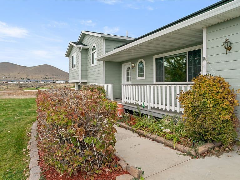 208 Parsley Rd photo 4