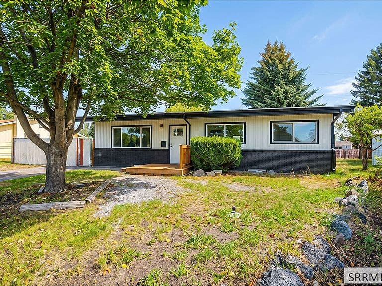272 Valley Dr photo 4