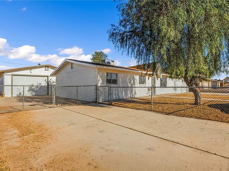 10285 S Hamilton Drive photo 5
