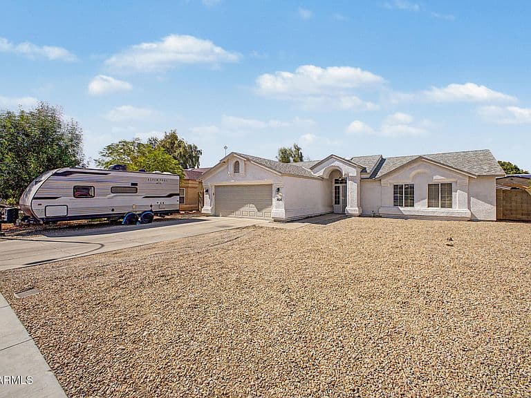 7626 W MISSOURI Avenue photo 3