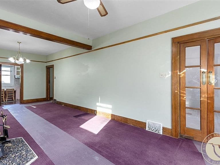 131 Burlington Ave photo 3
