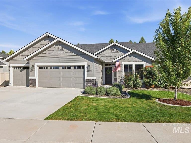 4932 W Vanderbilt Dr photo 4