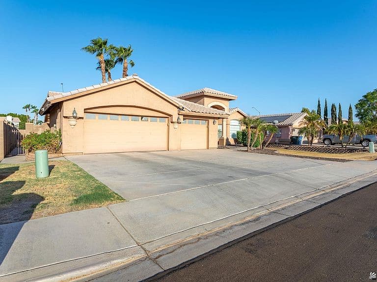 1773 S 40th Dr photo 3