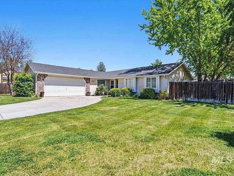 2560 N Richter Ave photo 3