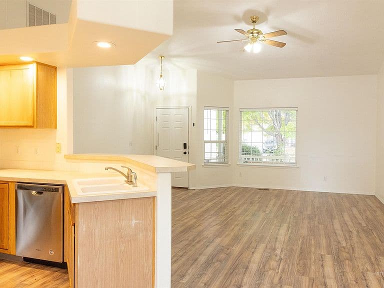 1320 W Hasket Cir photo 4