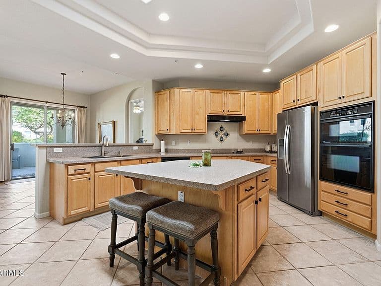 20802 N GRAYHAWK Drive #1016 photo 2
