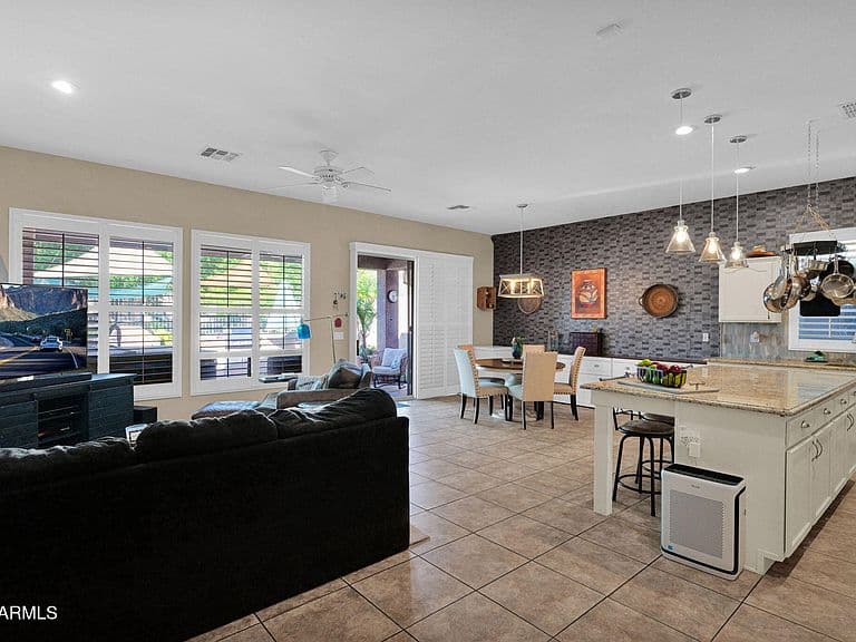 3102 W EAGLE CLAW Drive photo 5