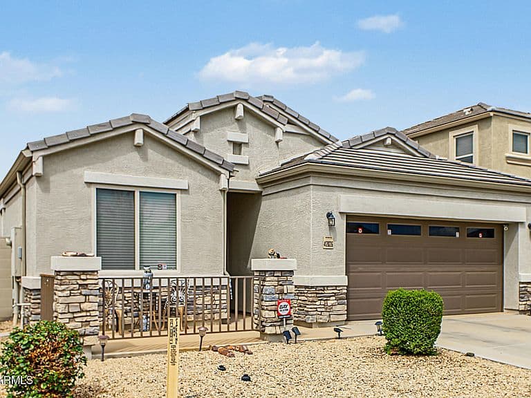 42026 W LUNAR Street photo 4