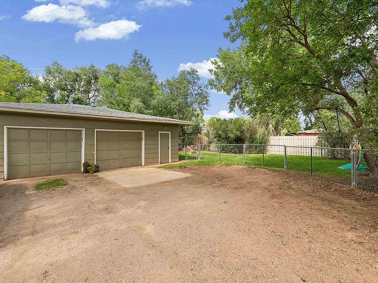 2211 S Valley Dr photo 5
