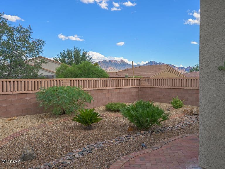 518 N Dossi Pl photo 3