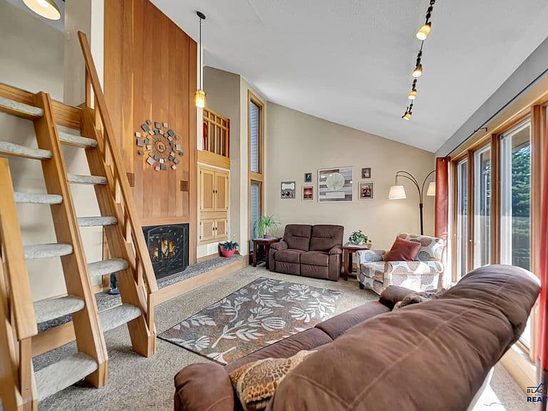3201 Hogan Ct photo 2