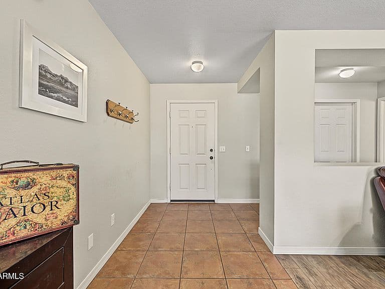 10609 W DALEY Lane photo 4