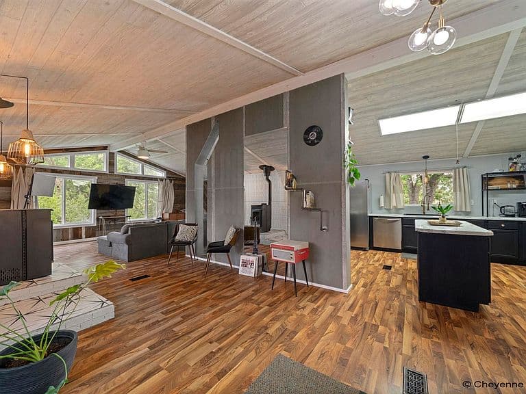 730 Prairie Ave photo 3