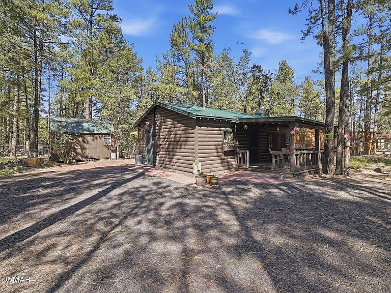 484 Lilly Dr photo 5
