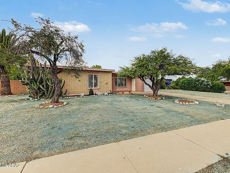 8251 E Escalante Rd photo 2