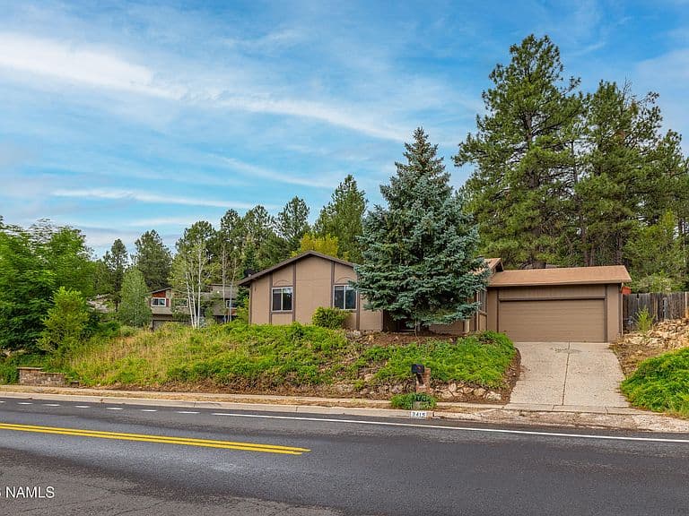 3415 Fox Lair Dr photo 2